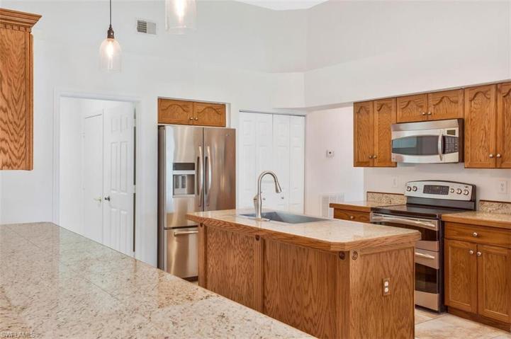 6630 Vancouver LN, NAPLES FL 34104