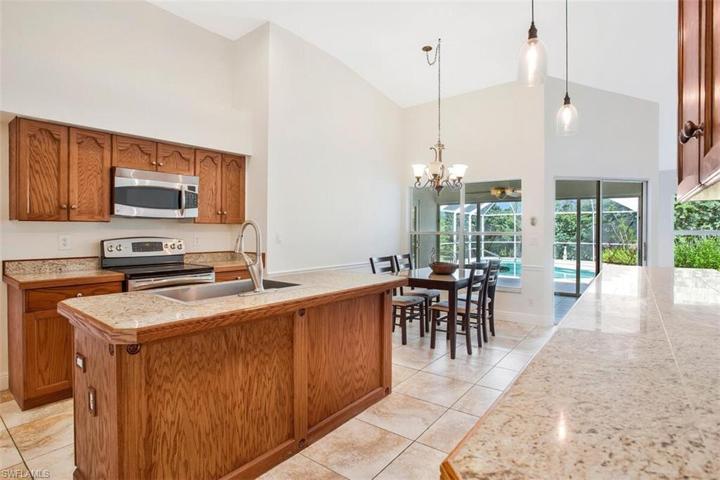 6630 Vancouver LN, NAPLES FL 34104
