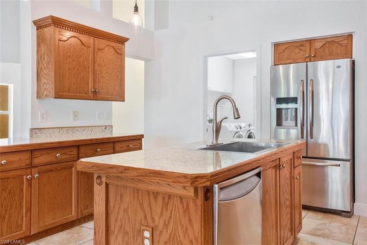 6630 Vancouver LN, NAPLES FL 34104