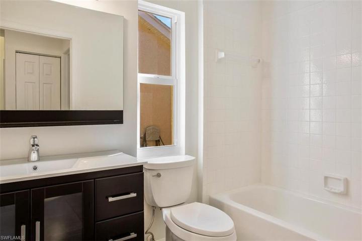6630 Vancouver LN, NAPLES FL 34104