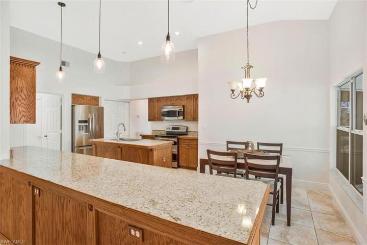 6630 Vancouver LN, NAPLES FL 34104