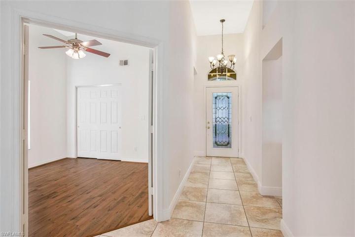 6630 Vancouver LN, NAPLES FL 34104