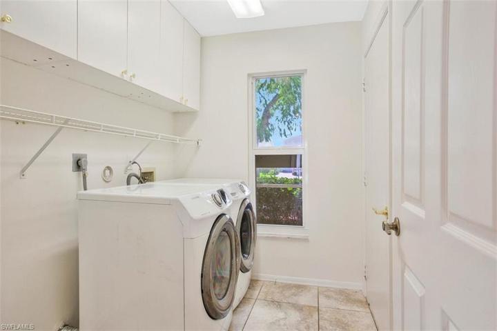 6630 Vancouver LN, NAPLES FL 34104