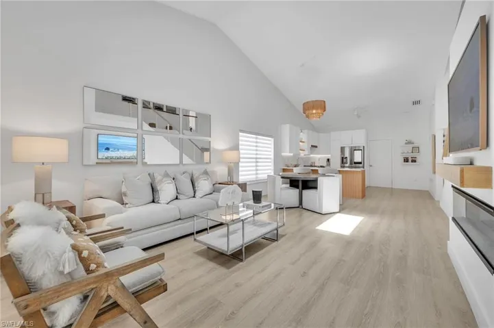 4716 Via Carmen, Naples, Florida 34105