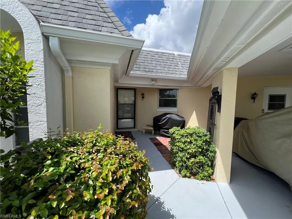 10 Regency CT, Lehigh Acres, FL 33936,2025000340