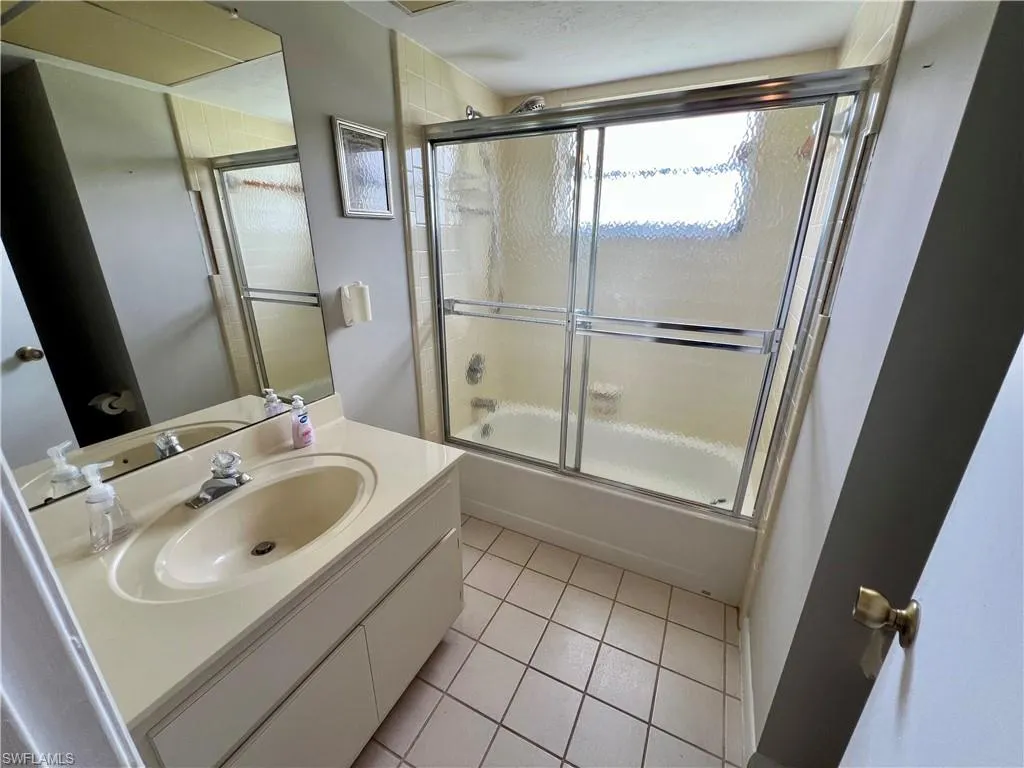10 Regency CT, Lehigh Acres, FL 33936,2025000340