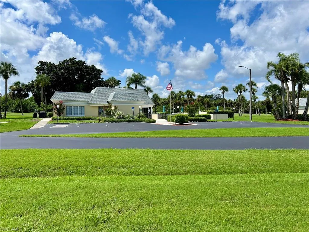 10 Regency CT, Lehigh Acres, FL 33936,2025000340