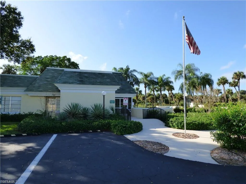 10 Regency CT, Lehigh Acres, FL 33936,2025000340