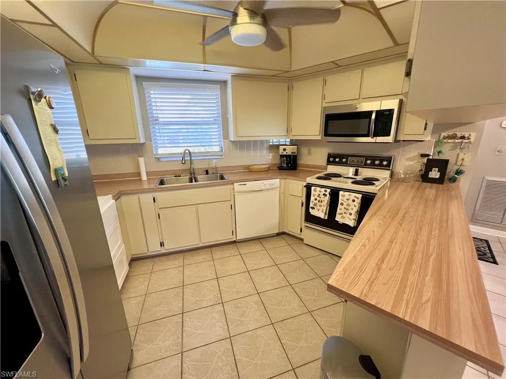 10 Regency CT, Lehigh Acres, FL 33936,2025000340