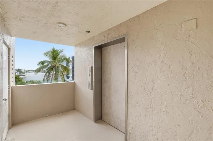 10475  Gulf Shore  DR, Naples, FL 34108