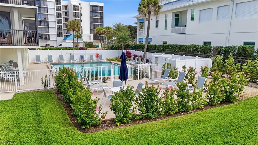 10475  Gulf Shore  DR, Naples, FL 34108