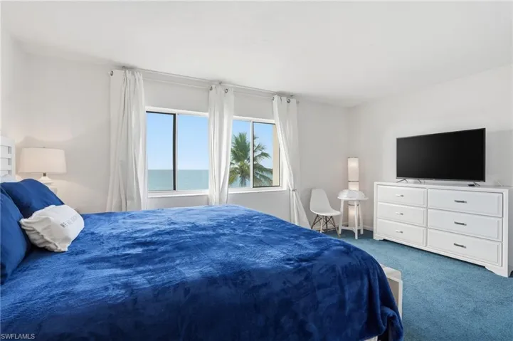 10475  Gulf Shore  DR, Naples, FL 34108