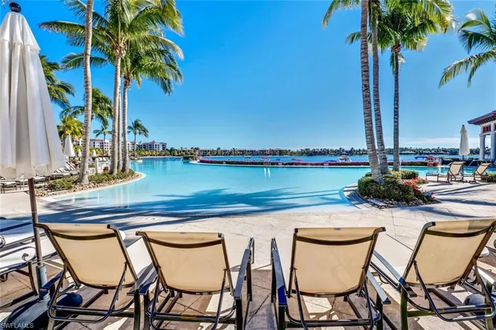 Community infinity pool & spa