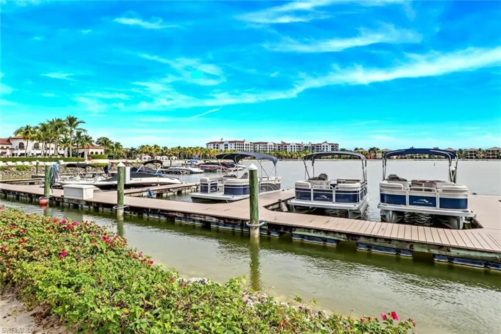 Community dock at Blue Water Beach Grill