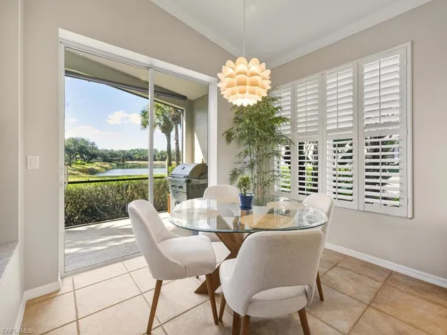 Eating area off kitchen.