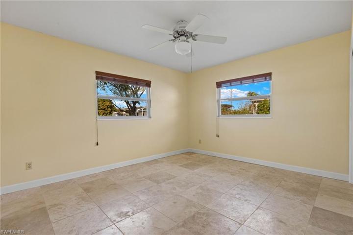 Second bedroom.