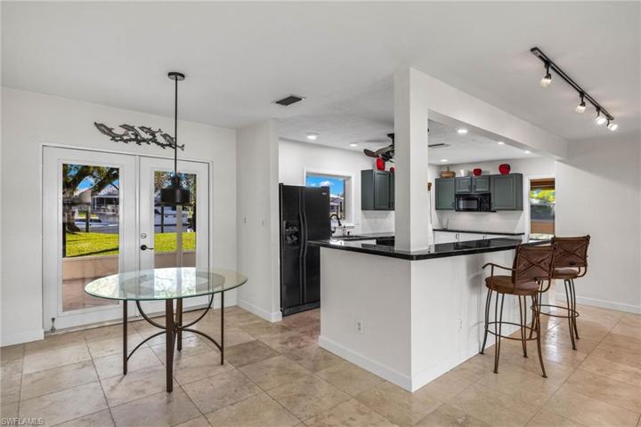 Eat in kitchen area
