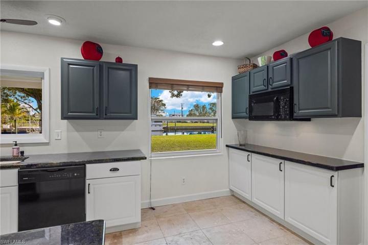 Perfect countertop area for coffee bar! Maybe add a small desk area and enjoy the water views will working.