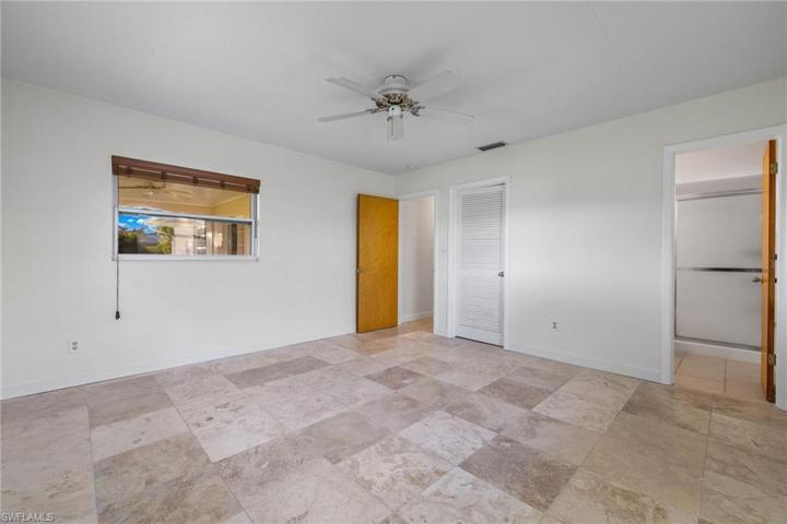 Owner's ensuite with full bath and walk in closet.