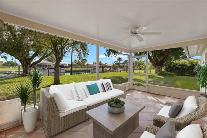 Screened in lanai, imagine enjoying your favorite beverage or meals in this peaceful space.
