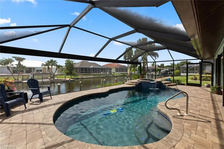 Look at this panoramic screen boasting on interrupted Waterviews.