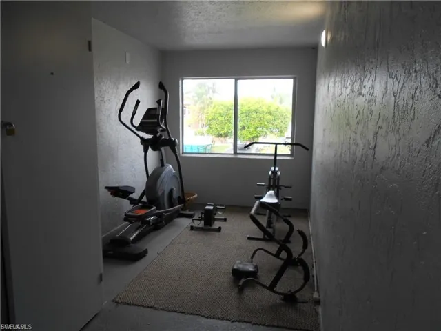 Workout room featuring a textured ceiling