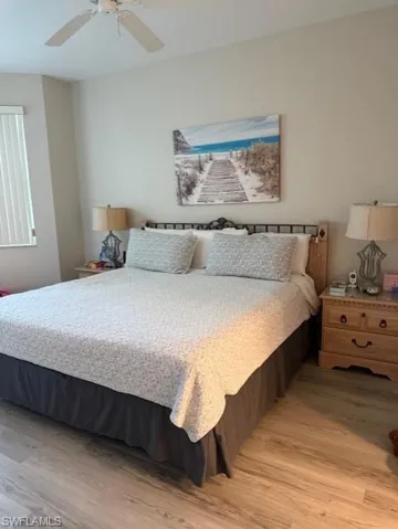 King-size bed in Main Bedroom