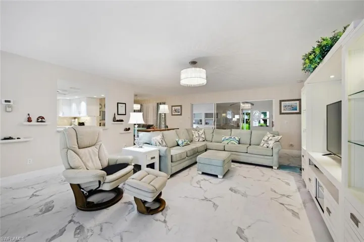 989 Charlemagne Blvd, Naples, Florida 34112