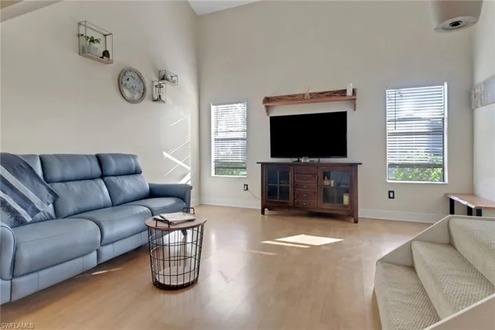 Living SpacePhoto 2