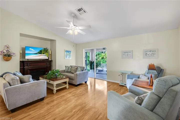 1006 Ne 6th Pl, Cape Coral, Florida 33909