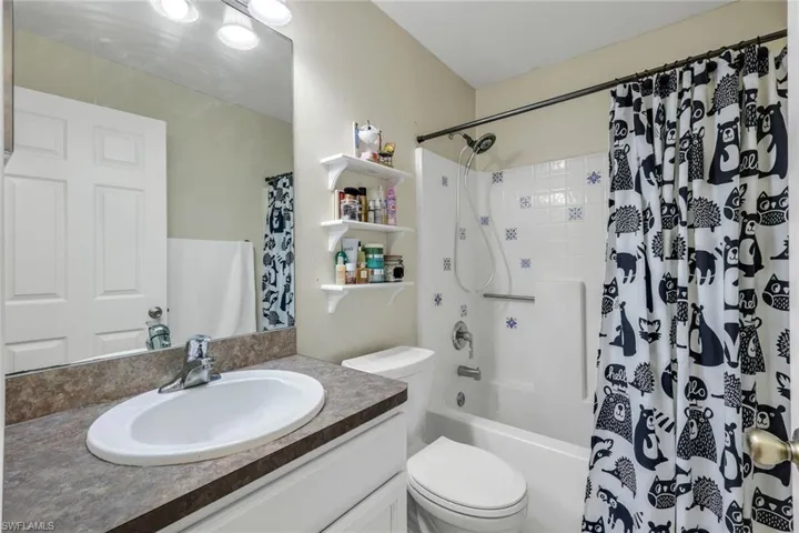 1006 Ne 6th Pl, Cape Coral, Florida 33909