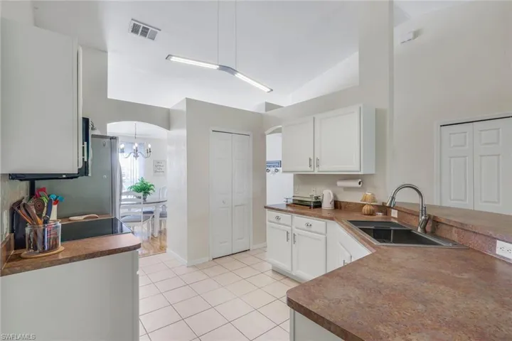 1006 Ne 6th Pl, Cape Coral, Florida 33909