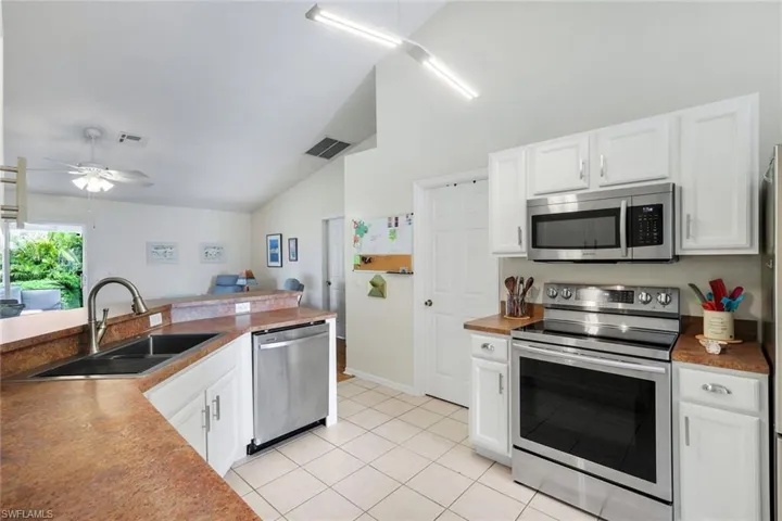 1006 Ne 6th Pl, Cape Coral, Florida 33909