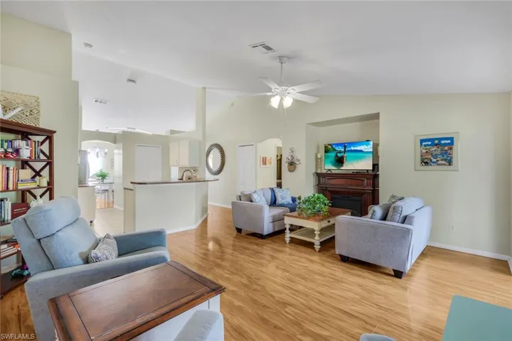 1006 Ne 6th Pl, Cape Coral, Florida 33909