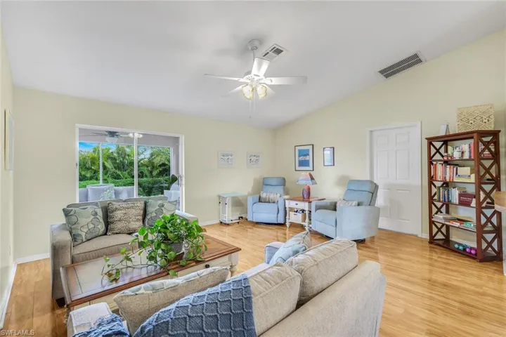 1006 Ne 6th Pl, Cape Coral, Florida 33909