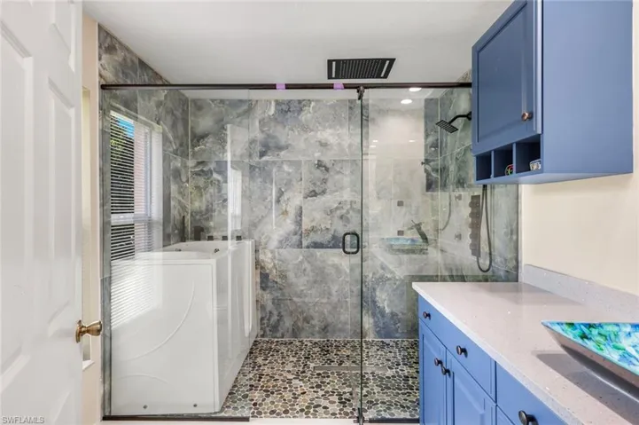 1006 Ne 6th Pl, Cape Coral, Florida 33909
