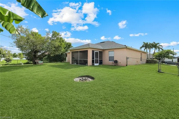 1006 Ne 6th Pl, Cape Coral, Florida 33909