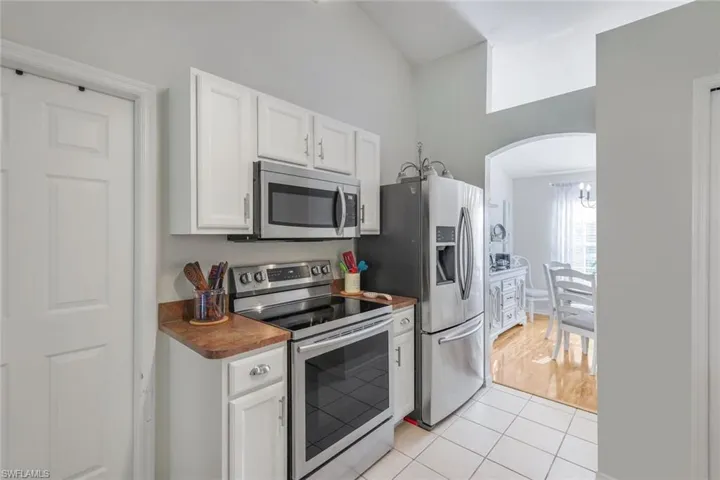 1006 Ne 6th Pl, Cape Coral, Florida 33909