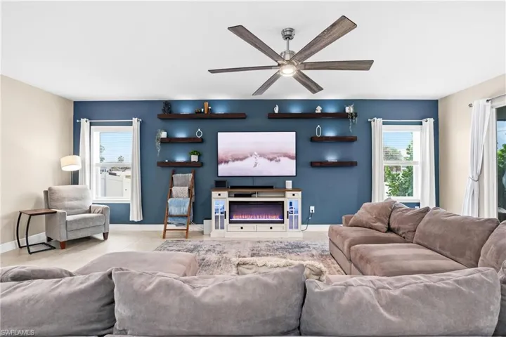 512 Nw 4th St, Cape Coral, Florida 33993