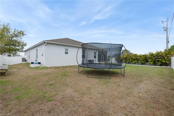 512 Nw 4th St, Cape Coral, Florida 33993