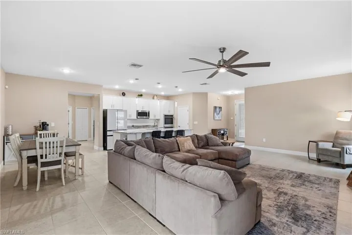 512 Nw 4th St, Cape Coral, Florida 33993