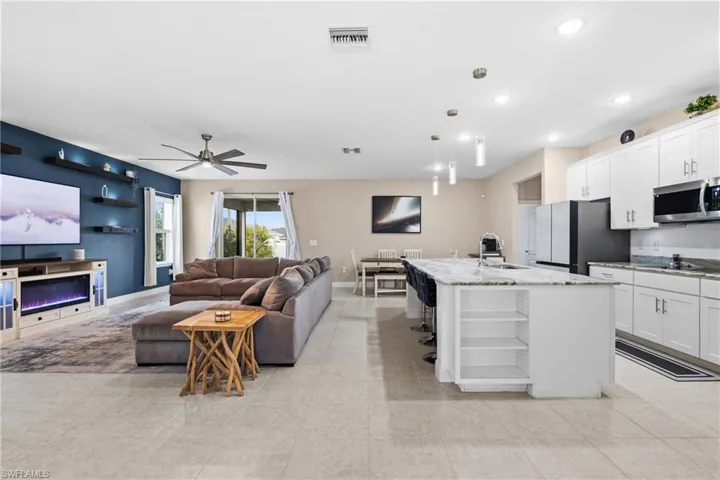 512 Nw 4th St, Cape Coral, Florida 33993
