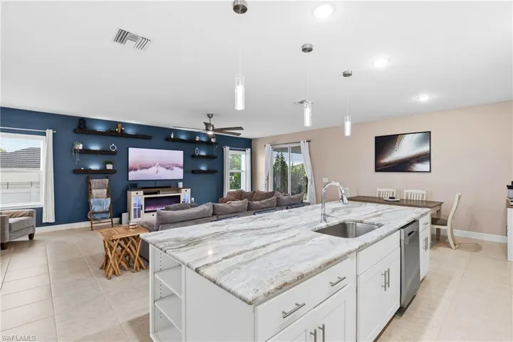 512 Nw 4th St, Cape Coral, Florida 33993