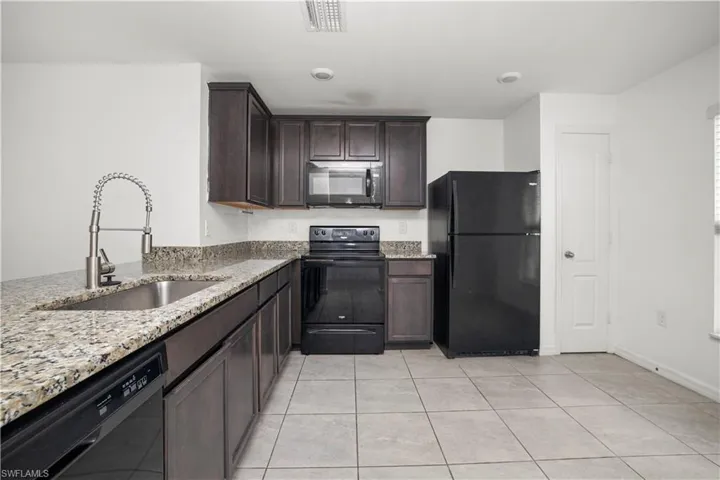 823 Rue Labeau Cir, Fort Myers Fl 33913