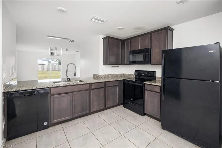 823 Rue Labeau Cir, Fort Myers Fl 33913