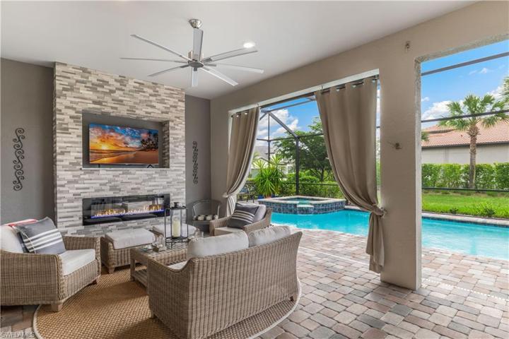 Gorgeous Under Cover Lanai Space