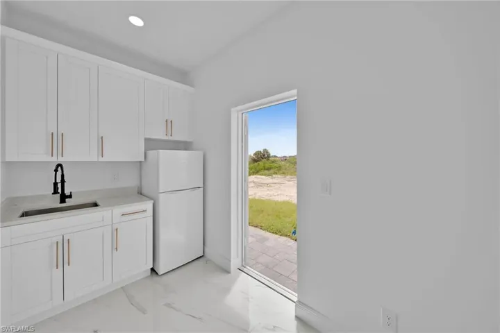 1300 SW 4th  LN, Cape Coral, FL 33991