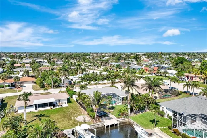 Bird's eye view featuring a residential view and a water view