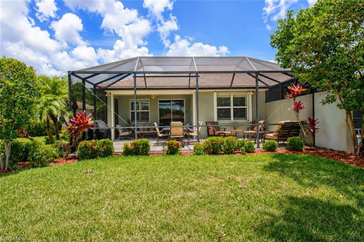 GREAT VIEW OF LARGE PRIVATE LANAI. IF YOU LIKE TO ENTERTAIN THIS IS THE PERFECT HOME FOR YOU!