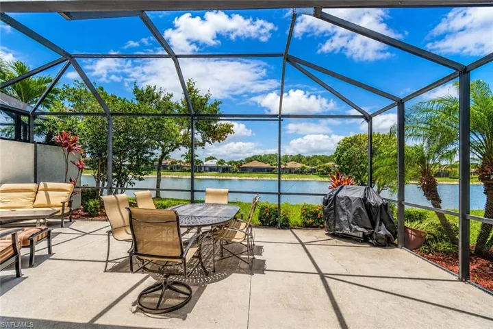 FLORIDA OUTDOOR LIVING AT IT'S BEST WITH SERENE LAKE VIEWS!